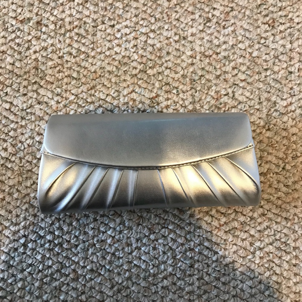Silver Formal Clutch